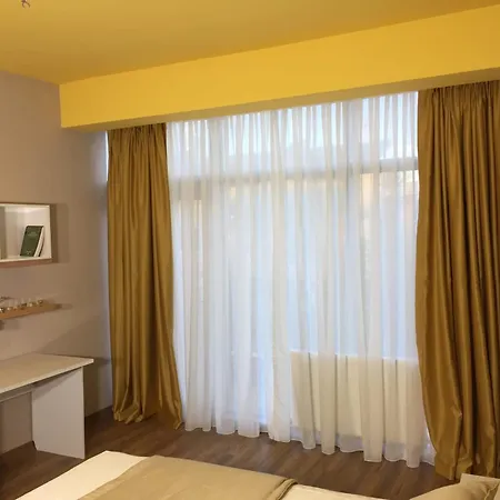 Apartment Dora Suit